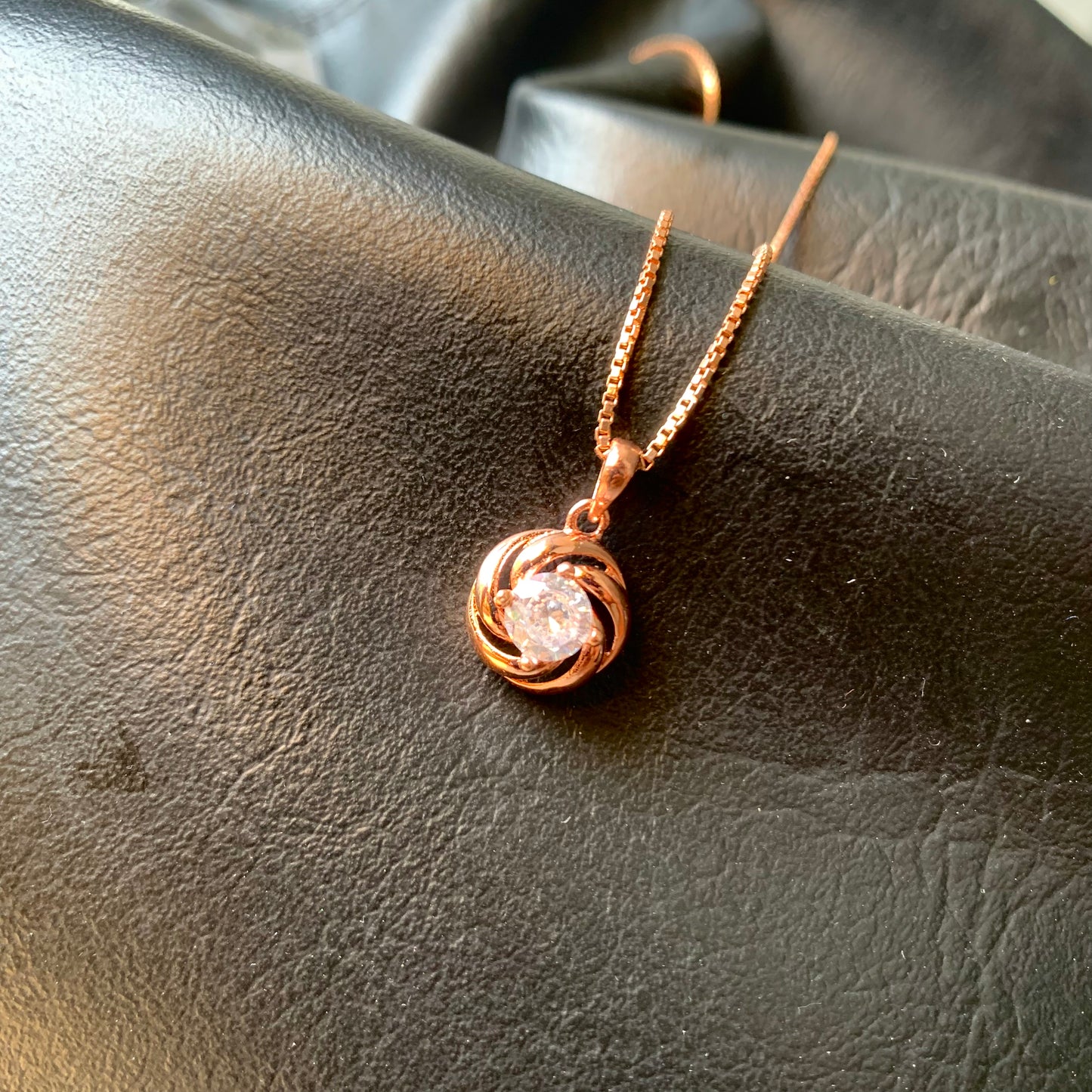 Round Shaping Necklace Rose Gold Pure Silver