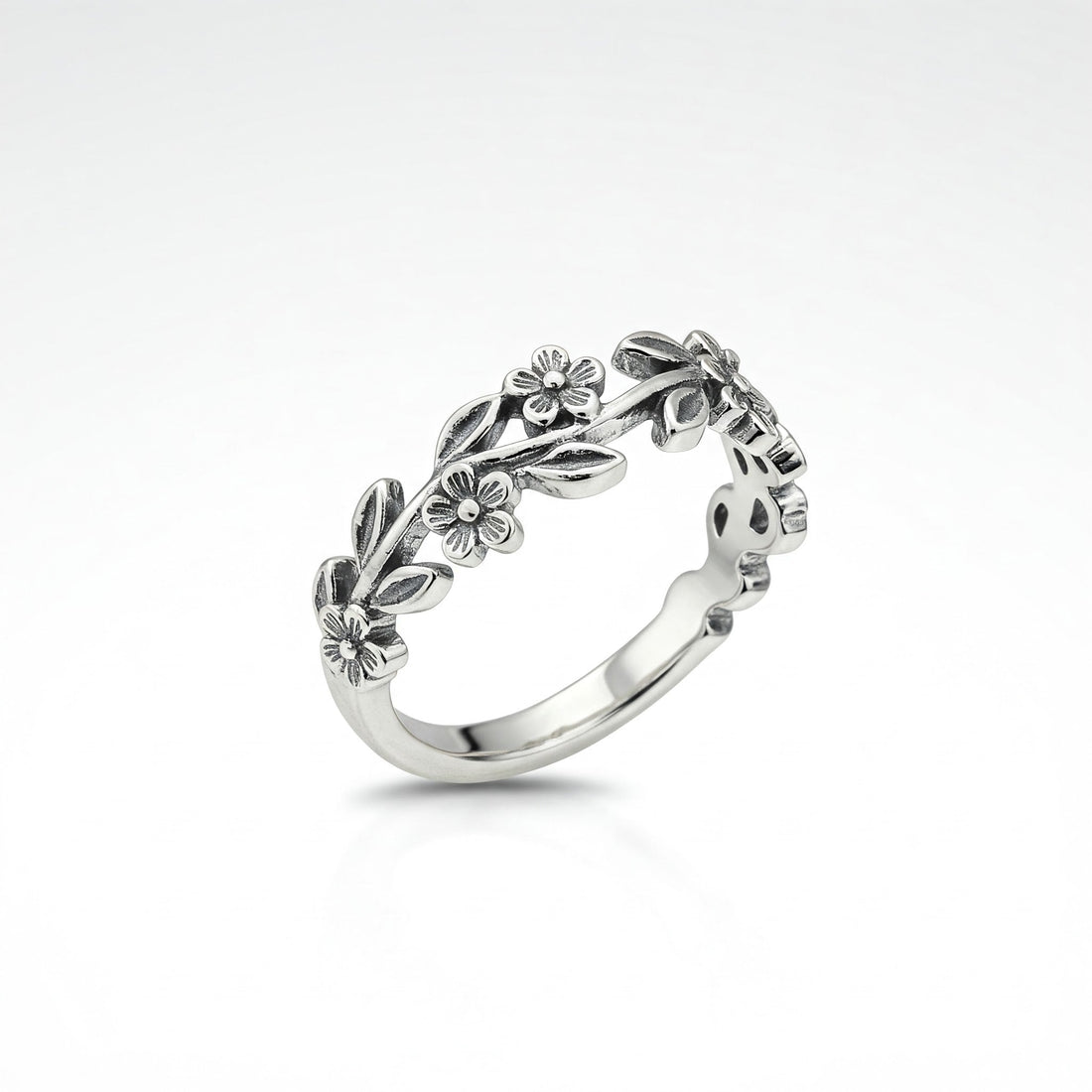 The Silver Lining: Choosing Your Perfect Silver Ring – Kanchan Jewellers vs. Flipkart